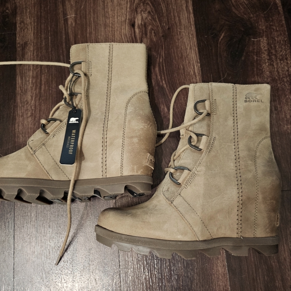 SOREl Women's Joan of Arctic wedge II boots (brand new)